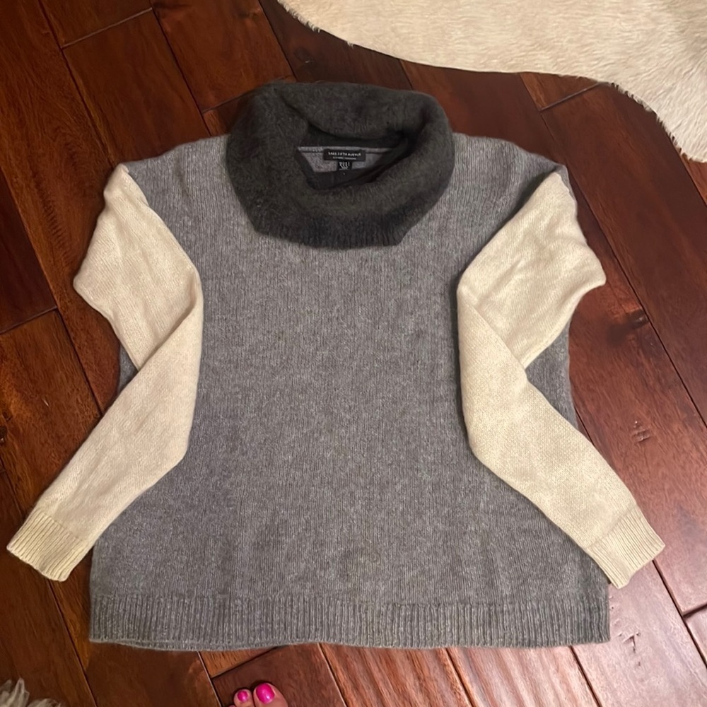 ❤️❤️❤️Cashmere Sweater-Turtleneck ❤️❤️❤️Size M❤️❤️❤️Saks Fifth Avenue ❤️❤️❤️